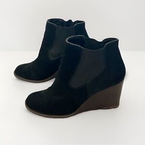 Lucky Brand Yamka Black Suede Wedge Ankle Boots Size 7 Gored